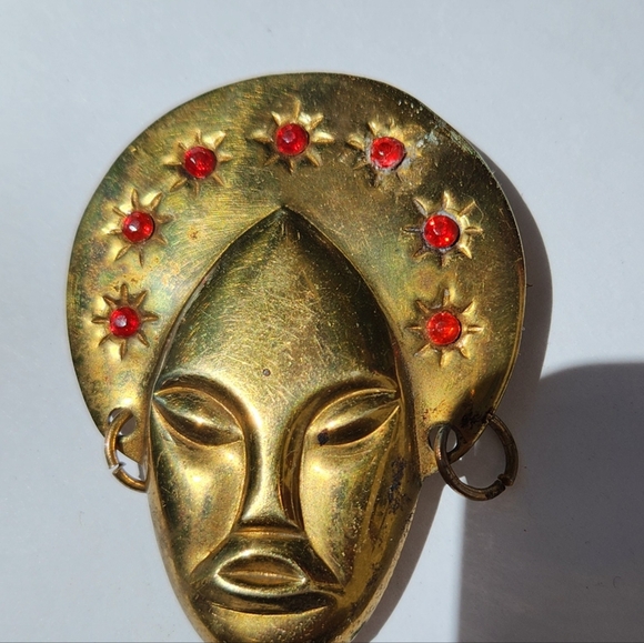 Vintage Asian Style Face Repoussé Brooch - Picture 2 of 6